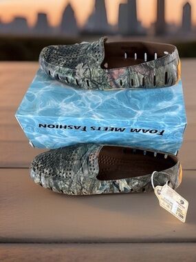 Floafers Men’s Size 9 Country Club Driver Loafers. Mossy Oak. New In Box.